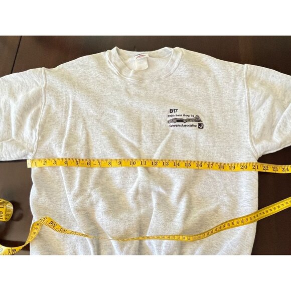 390th Bomb Group (H) Gray Sweatshirt Size Large Veterans Assoc B17 Plane STAINED - Picture 6 of 10